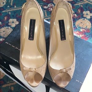 Preloved peep to wedges.